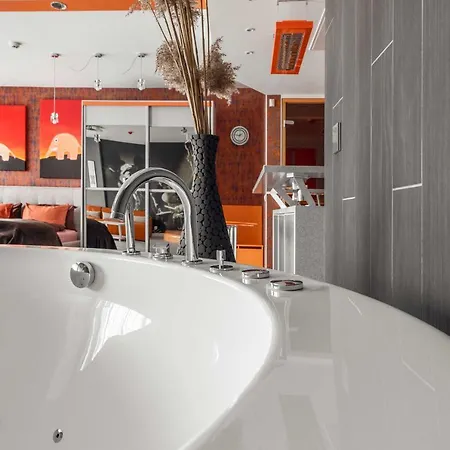 Sky Orange Jacuzzi Sauna 28 Floor * 克莱佩达