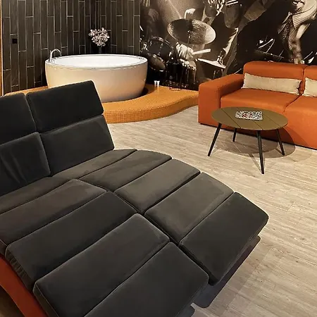 Sky Orange Jacuzzi Sauna 28 Floor 克莱佩达