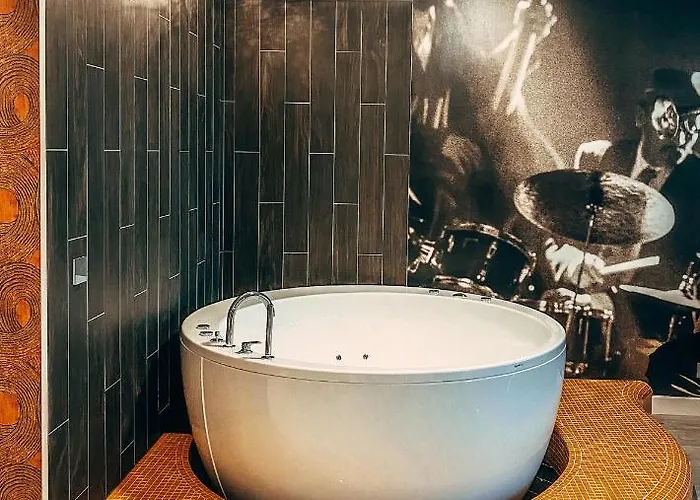 Sky Orange Jacuzzi Sauna 28 Floor 公寓 *