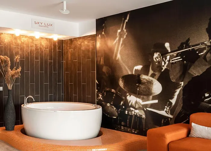 Sky Orange Jacuzzi Sauna 28 Floor 公寓 克莱佩达