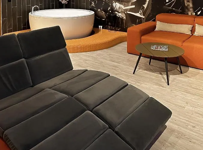 Sky Orange Jacuzzi Sauna 28 Floor Klaipėda