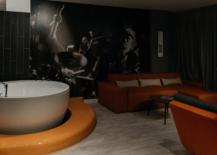 Sky Orange Jacuzzi Sauna 28 Floor